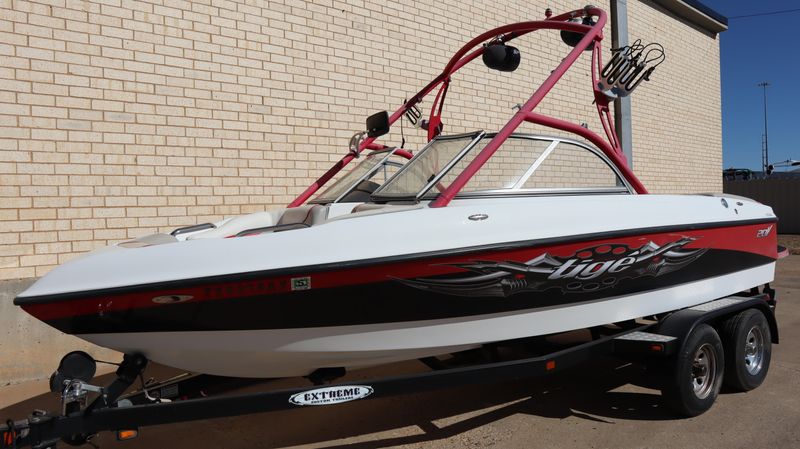 2007 TIGE 20V  in a WHITE AND RED exterior color. Family PowerSports (877) 886-1997 familypowersports.com 