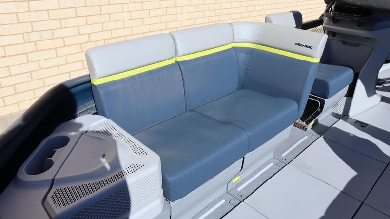 2025 SEADOO SWITCH CRUISE LIMITED 21 230HP PAINTED TRAILER HARBOR BLUE Image 15