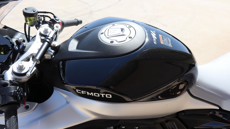 2025 CFMOTO 675SS NEBULA BLACK Image 3