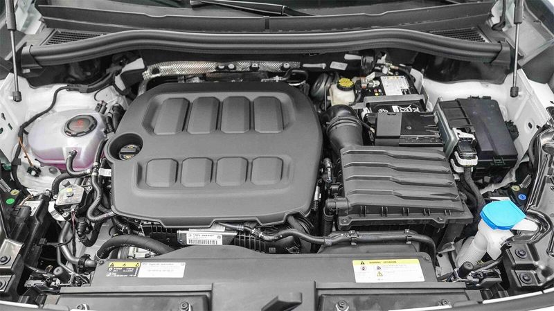 New 2025 Volkswagen Tiguan 2.0T SEImage 12