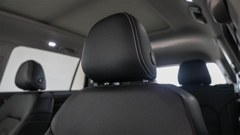 New 2025 Volkswagen Atlas 2.0T SE w/TechnologyImage 25