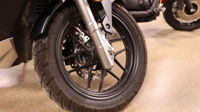 2024 Honda ADV 160 Image 2