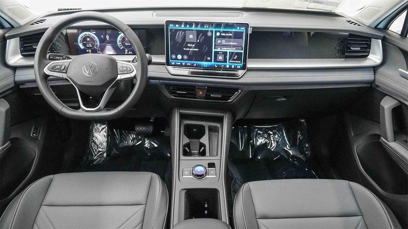 New 2025 Volkswagen Tiguan 2.0T SEImage 13