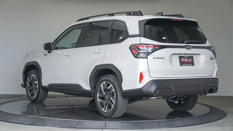 2025 Subaru Forester Hybrid PremiumImage 2