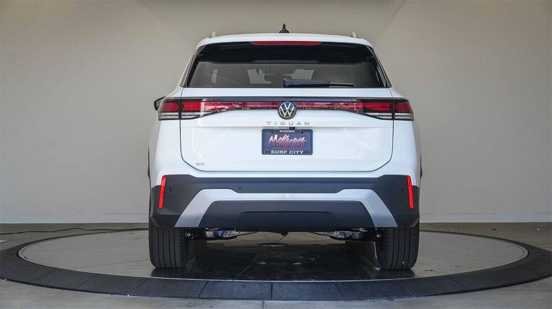 New 2025 Volkswagen Tiguan 2.0T SEImage 3