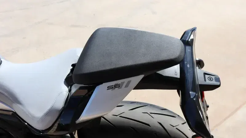 2025 CFMOTO 675SS NEBULA BLACK Image 9