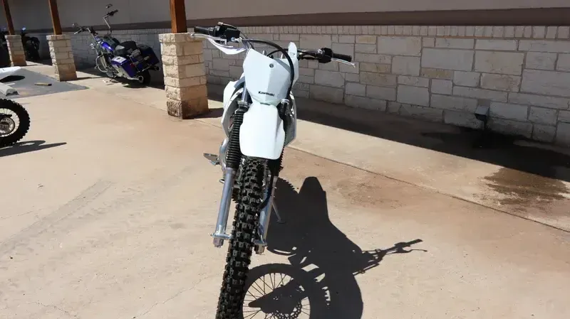 New 2026 Kawasaki KLX140R F BRIGHT WHITE Image 7