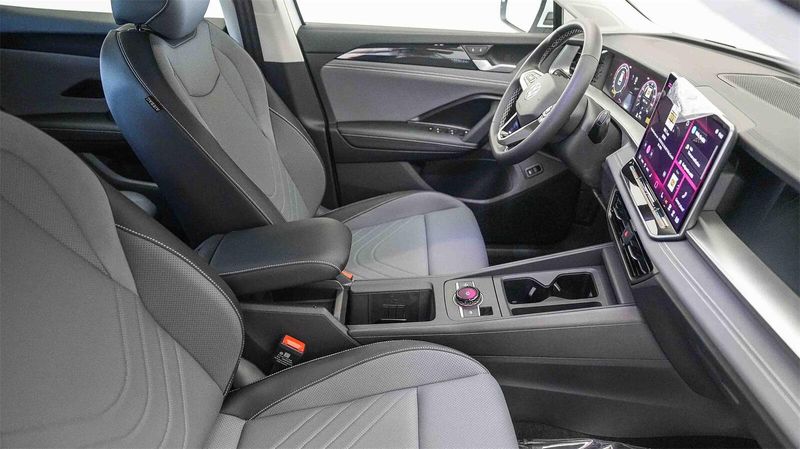 New 2025 Volkswagen Tiguan 2.0T SEImage 17