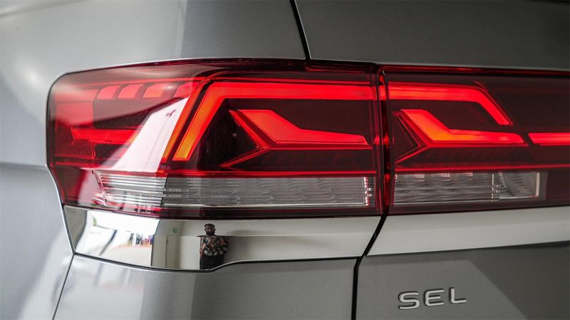 New 2025 Volkswagen Atlas 2.0T SELImage 8