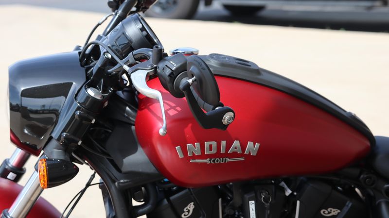 2025 Indian Motorcycle SCOUT BOBBER LIMITED SUNSET RED SMOKE Image 9