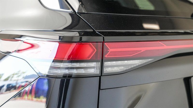 New 2025 Volkswagen Tiguan 2.0T SImage 8