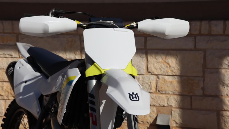 2025 HUSQVARNA FX 350 WHITEImage 14