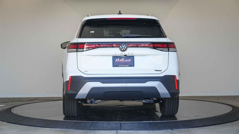 New 2025 Volkswagen Tiguan 2.0T SEImage 3