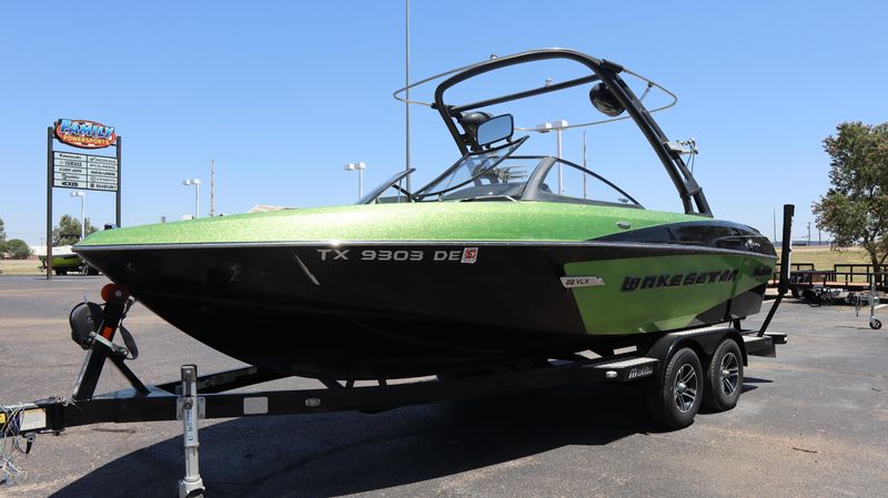 Used 2015 MALIBU 22 VLX WAKESETTER Image 4