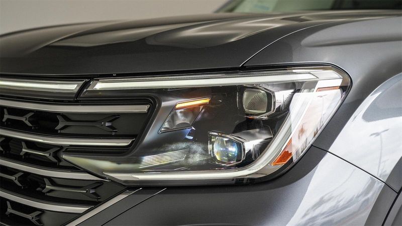 New 2025 Volkswagen Atlas 2.0T SE w/TechnologyImage 7