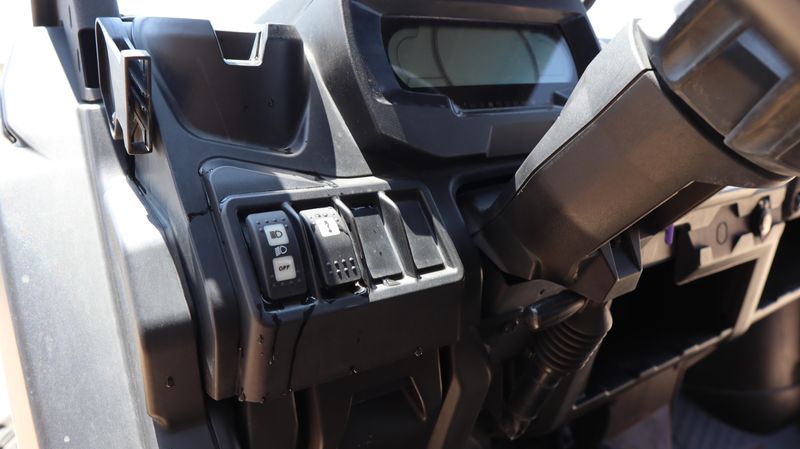 2024 Can-Am DEFENDER MAX LONE STAR EDITION TRIPLE BLACK Image 14
