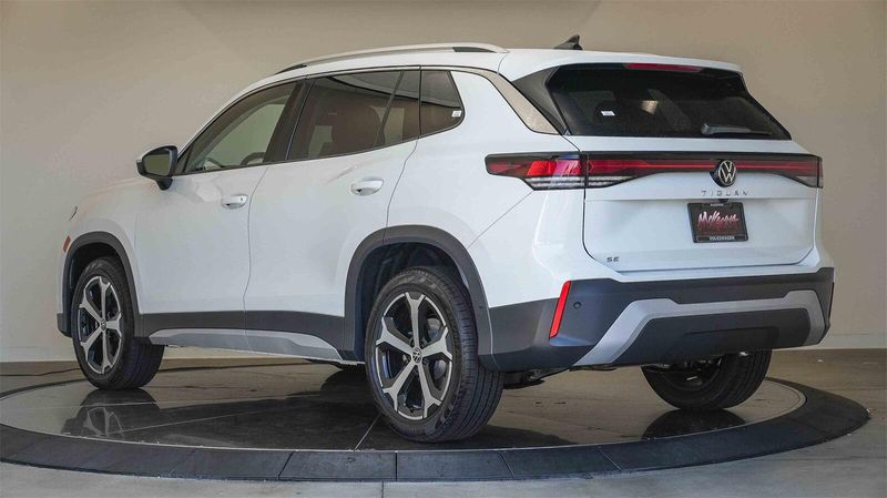 New 2025 Volkswagen Tiguan 2.0T SEImage 2