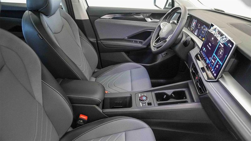 New 2025 Volkswagen Tiguan 2.0T SEImage 17