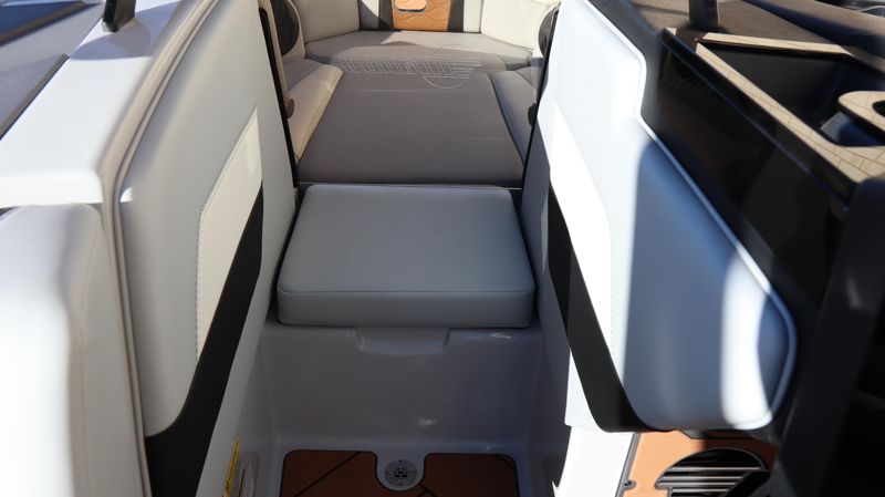 2025 MALIBU WAKESETTER 23 LSV Image 23