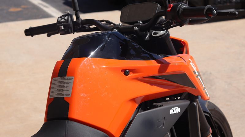 2023 KTM Duke 790Image 3