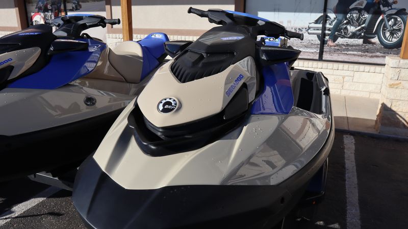 2025 SEADOO WAKE 170 IDF SAND AND DAZZLING BLUE Image 2