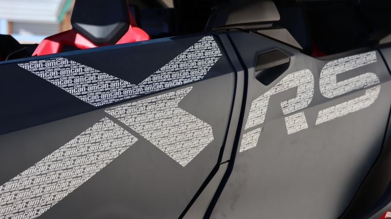 2025 Can-Am MAVERICK R MAX X RS WITH SMARTSHOX 999T DCT DUSTY NAVY AND LEGION RED Image 16