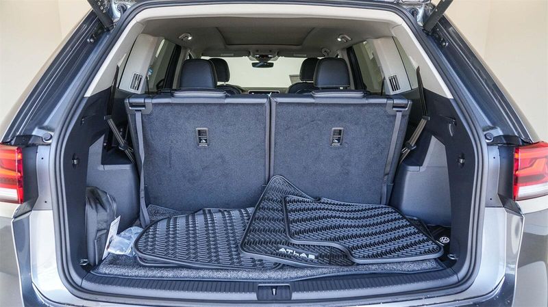 New 2025 Volkswagen Atlas 2.0T SE w/TechnologyImage 11