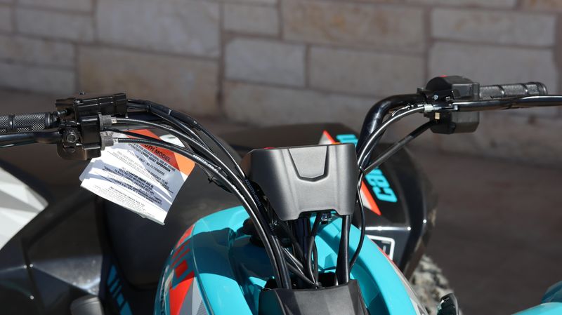 2025 Can-Am RENEGADE 110 EFI ICEBERG BLUE AND BLACK Image 12