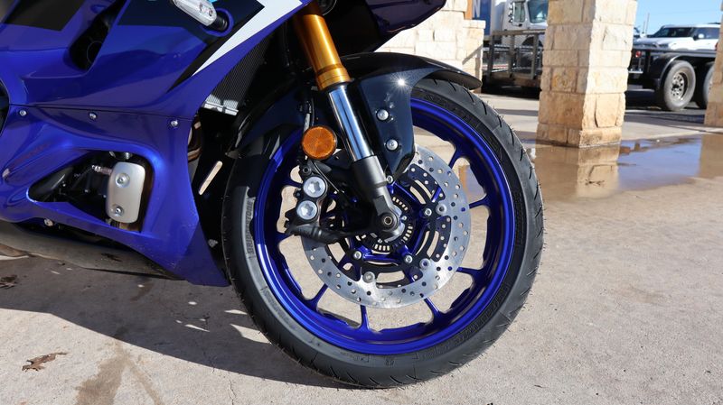 2025 Yamaha YZFR7 TEAM BLUE Image 12