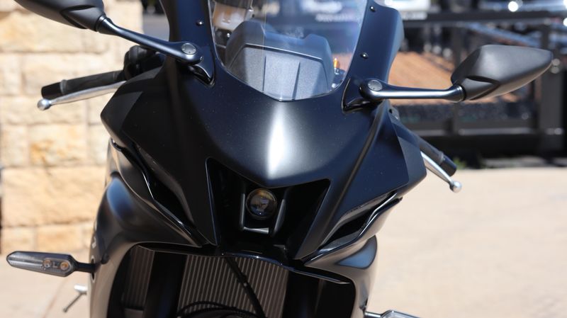 2025 Yamaha YZFR7 MATTE RAVEN BLACK Image 20