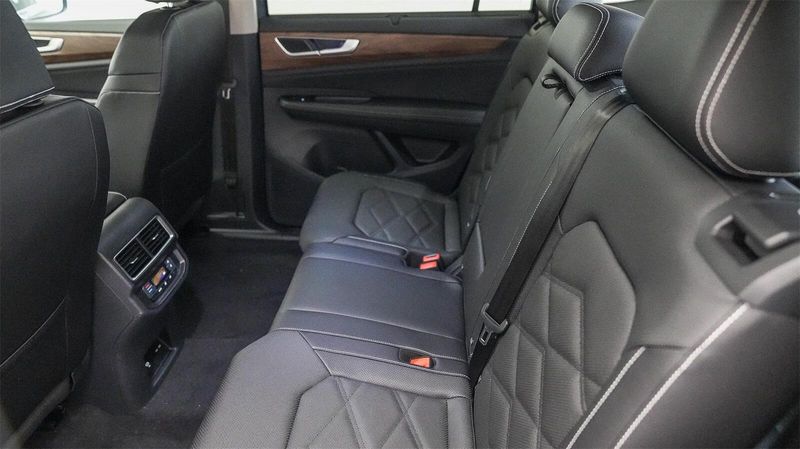 New 2025 Volkswagen Atlas 2.0T SE w/TechnologyImage 18