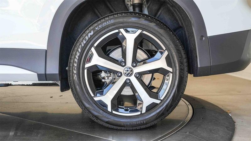 New 2025 Volkswagen Tiguan 2.0T SEImage 9