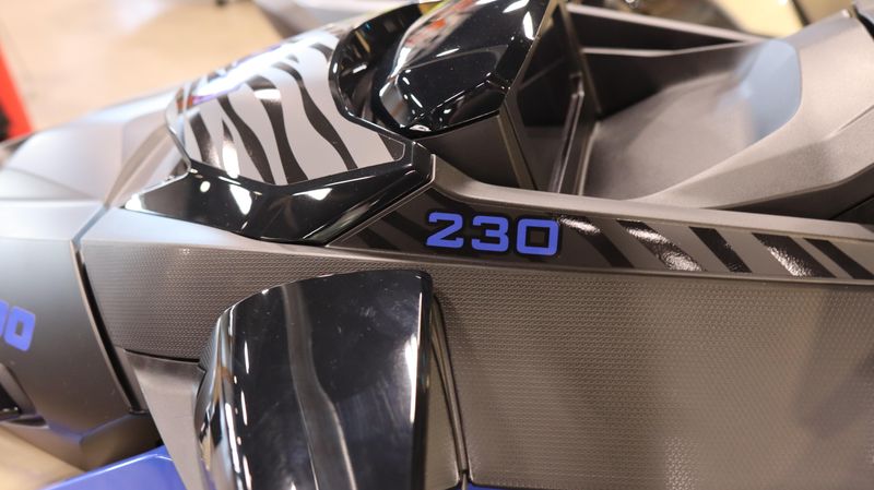 2025 SEADOO WAKE PRO 230 WITH SOUND SYSTEM IDF SAND AND DAZZLING BLUE Image 9