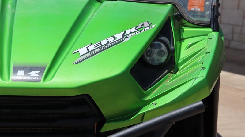 2014 Kawasaki TERYX4 LE Image 15