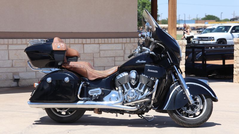 2015 Indian Motorcycle ROADMASTER THUNDER BLACK 49ST Base Image 2