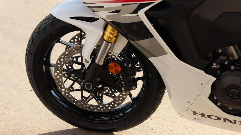 2025 Honda CBR1000RR PEARL WHITEImage 10