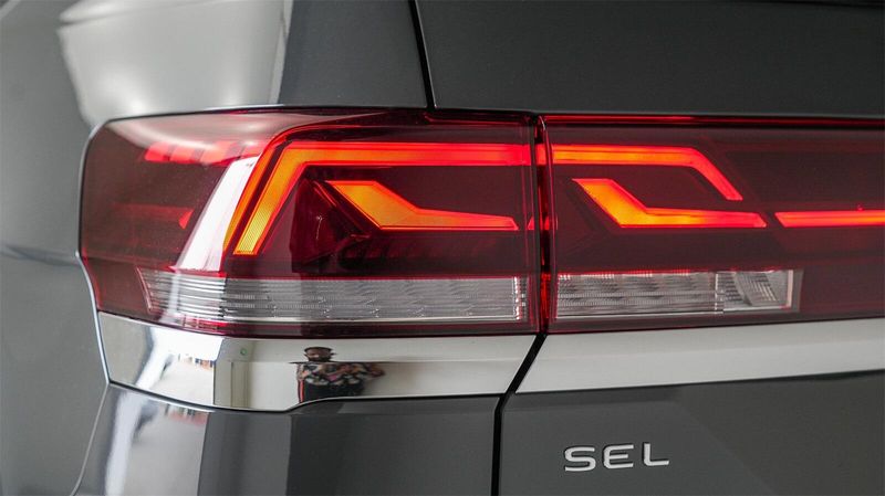 New 2025 Volkswagen Atlas 2.0T SEL Premium R-LineImage 8
