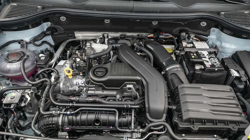 New 2025 Volkswagen Taos 1.5T SEImage 12