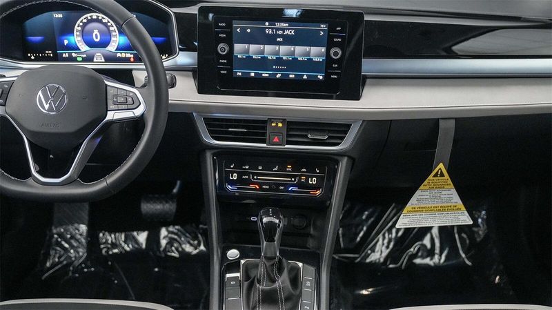 New 2025 Volkswagen Taos 1.5T SEImage 14