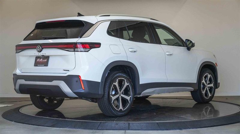 New 2025 Volkswagen Tiguan 2.0T SEImage 4