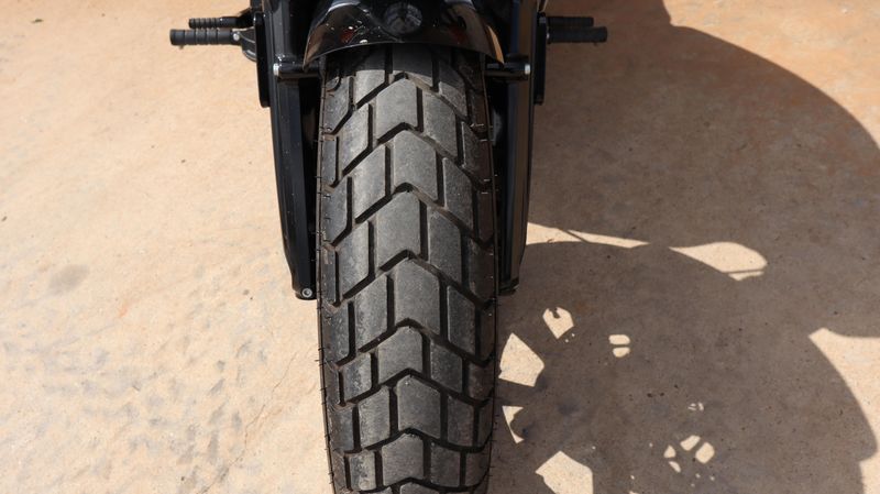 2021 Indian Motorcycle SCOUT BOBBER ABS THUNDER BLACK 49ST Bobber Image 11