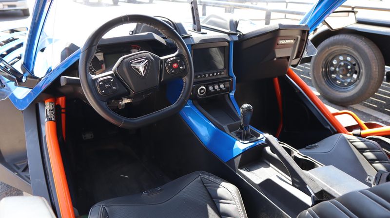 Used 2024 Polaris SLINGSHOT R MANUAL Image 11