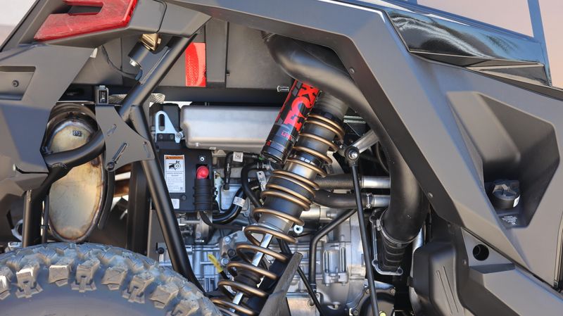 2025 Polaris RZR PRO R ULTIMATE BLACK CRYSTAL AND SHADOW BRONZE Image 14