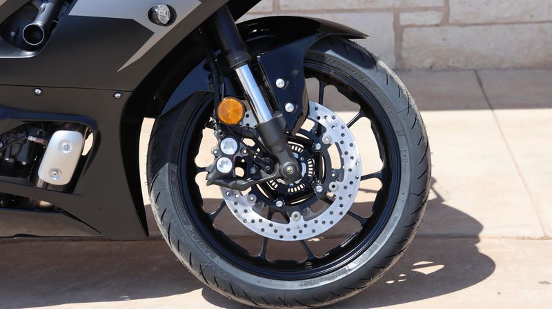 2025 Yamaha YZFR7 MATTE RAVEN BLACK Image 12