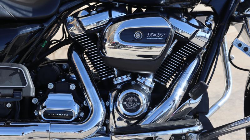 2018 HARLEY Road King Base in a BLACK exterior color. Family PowerSports (877) 886-1997 familypowersports.com 