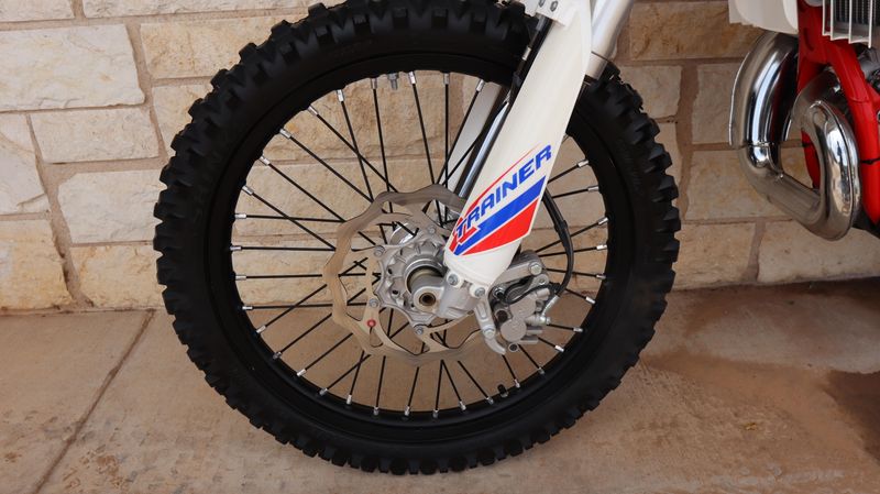 2022 BETA Xtrainer 300 Image 6