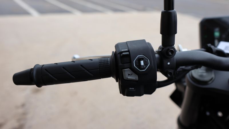 NEW 2025 HONDA CB750 HORNET Image 9