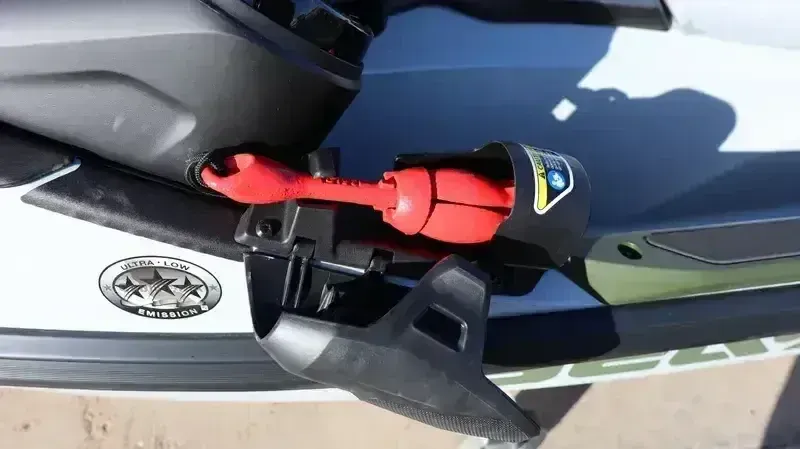 2025 SEADOO FISHPRO APEX 300 WITH SOUND SYSTEM IDF SHARK GREY AND NORI GREEN Image 11