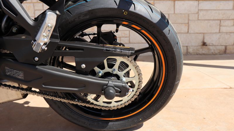 2025 Kawasaki NINJA 650 ABS CANDY STEEL FURNACE ORANGE AND METALLIC SPARK BLACK AND METALLIC ROYAL PURPLE Image 12