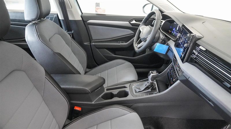 New 2025 Volkswagen Jetta 1.5T SEImage 17